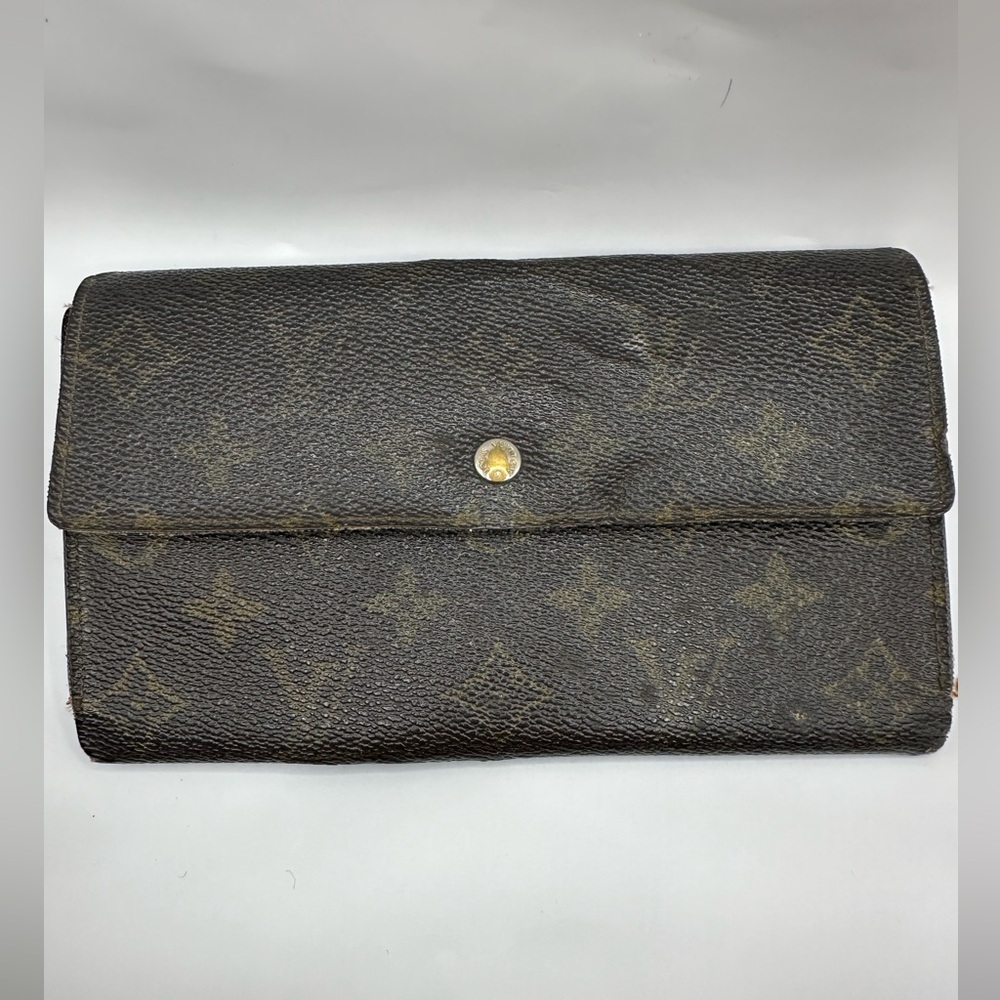 LV well loved Sarah wallet